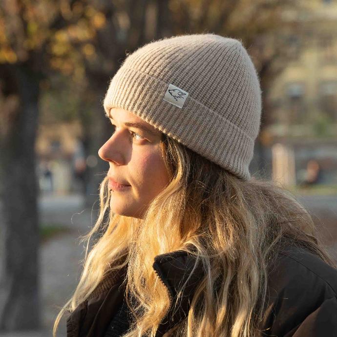 Woman with beanie camel wool hat